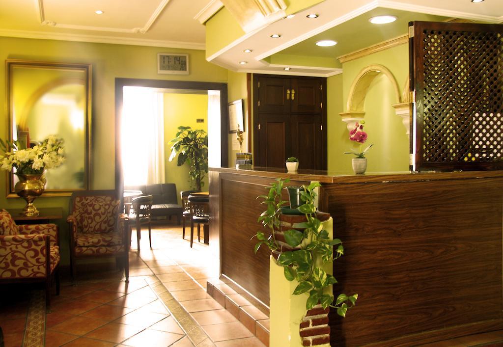 Hostal Los Guerreros Toledo Bagian luar foto