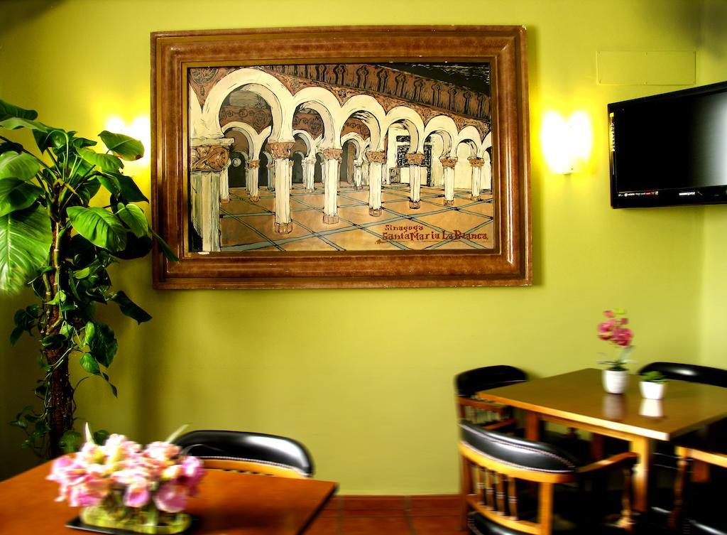 Hostal Los Guerreros Toledo Bagian luar foto