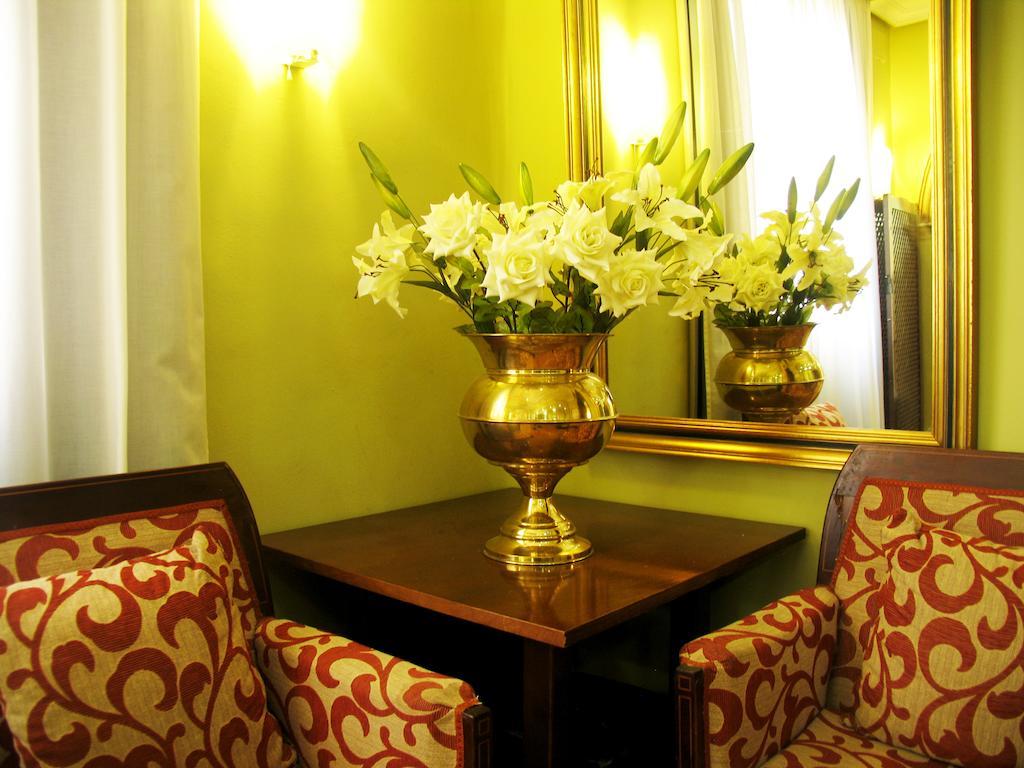 Hostal Los Guerreros Toledo Bagian luar foto