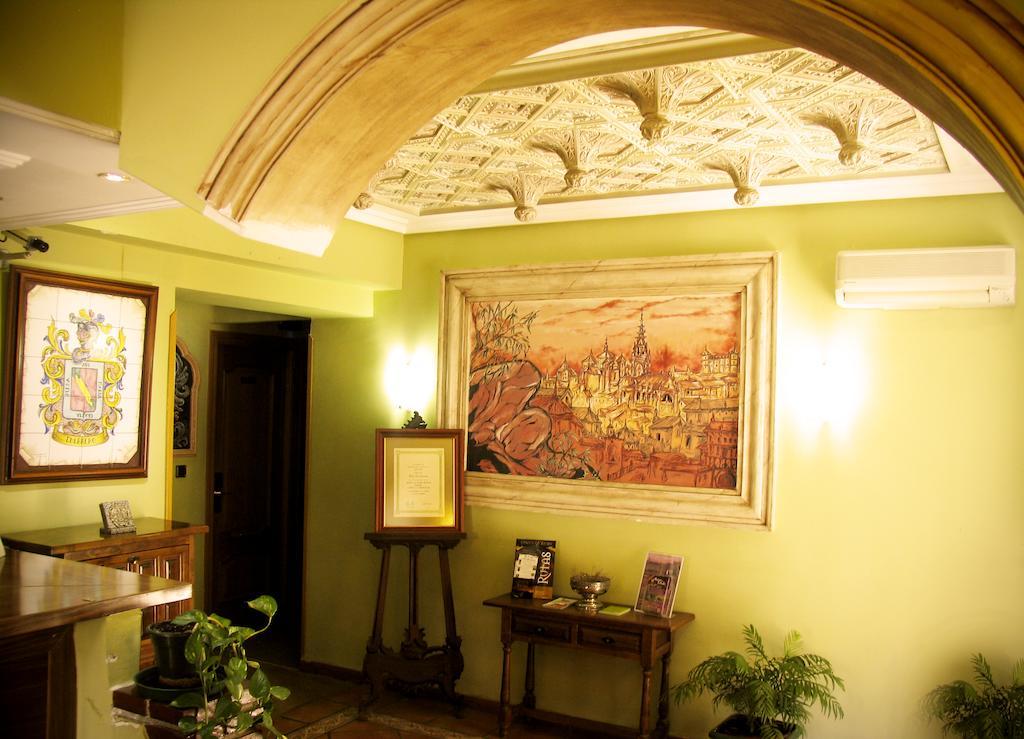 Hostal Los Guerreros Toledo Bagian luar foto