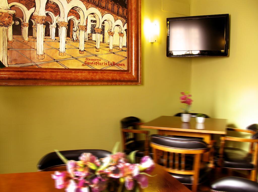 Hostal Los Guerreros Toledo Bagian luar foto