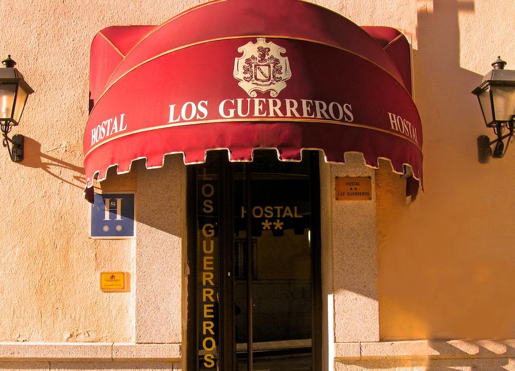 Hostal Los Guerreros Toledo Bagian luar foto