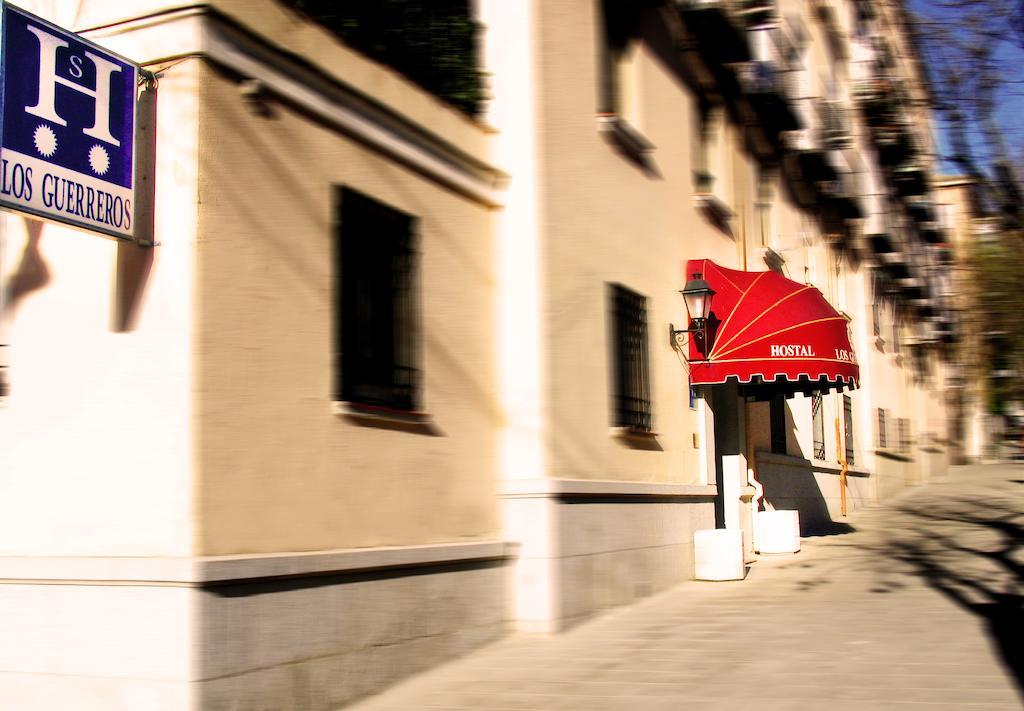 Hostal Los Guerreros Toledo Bagian luar foto